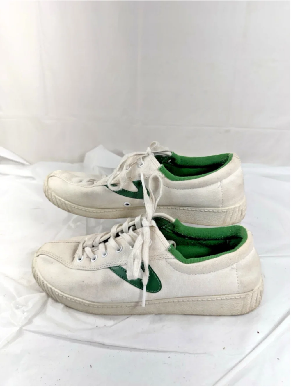 Tretorn Women's Nylite Canvas White and Green Sneakers Size 8.5
